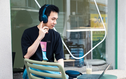Trải nghiệm mẫu tai nghe có màn hình rời “độc lạ”, giá 10 triệu đồng