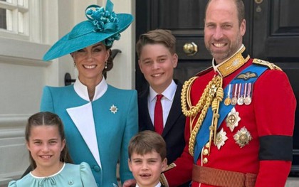 Gia đình Kate chia sẻ khoảnh khắc hậu lễ diễu binh mừng sinh nhật Vua Charles: Bức ảnh gây bão mạng vì quá đẹp!