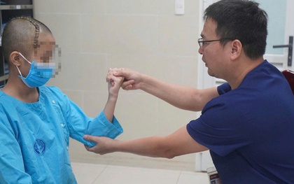 Nữ sinh 13 tuổi đột quỵ trong lúc tập văn nghệ