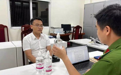 Hà Nội: Tạm giữ Phó Chủ tịch UBND thị trấn Chúc Sơn để điều tra sản xuất hàng giả
