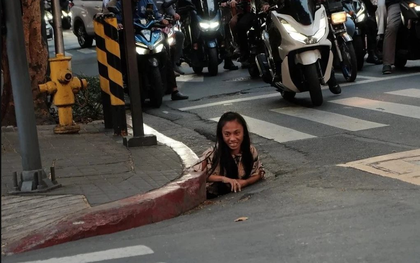 Bất ngờ chui lên đường phố từ dưới lòng đất, "những người chuột" hé lộ một thực tế buồn tại nền kinh tế tăng trưởng nhanh hàng đầu Đông Nam Á