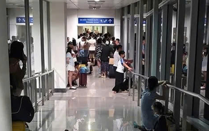 Cục Hàng không yêu cầu làm rõ vụ hành khách “mắc kẹt” ở hành lang sân bay Tân Sơn Nhất