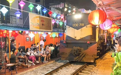 Báo nước ngoài nói 1 điều bất ngờ về cà phê đường tàu ở Hà Nội