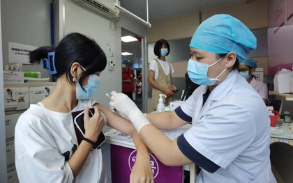 Đang tiêm vắc xin HPV thì bỏ dở, sau này muốn tiêm cần tiêm lại từ đầu hay chỉ tiêm tiếp cho đủ số mũi?