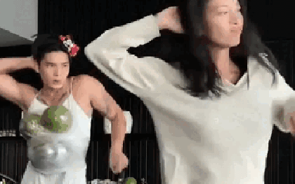 Mẹ bầu Ngô Thanh Vân chia sẻ clip nhảy nhót vui nhộn cùng ông xã, thế nhưng nhiều người lo lắng nhắc nhở điều này