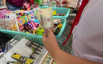 Con tôi bị cô lập vì không có tiền tiêu vặt để mua đồ ăn cổng trường