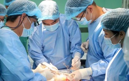 Xuyên đêm ghép 4 tạng cứu người