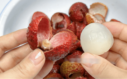 Thứ ai cũng vứt sau khi ăn vải lại chính là "thuốc quý", công dụng đỉnh khó tin