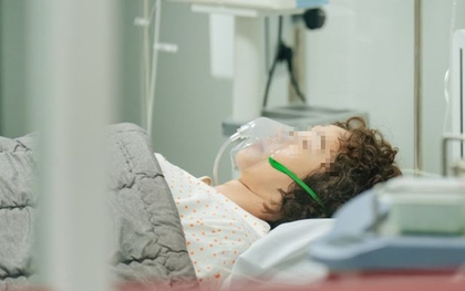 Người phụ nữ tiểu ra máu dù thận rất khỏe, không ngờ khối u “khổng lồ” ẩn nấp ở ngay đây