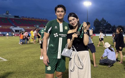 Hotgirl ngân hàng tình tứ bên “nam thần” U23 Việt Nam, visual phát sáng, body mẹ bỉm vẫn đỉnh không kém thời son rỗi