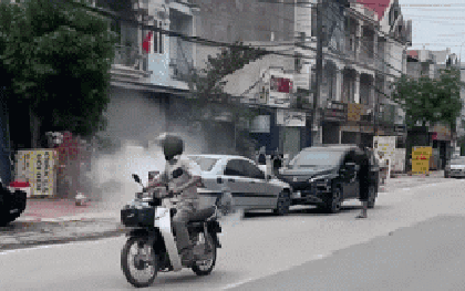Đang chở con gái thì dừng xe bên đường dùng ma tuý, người đàn ông gây tai nạn liên hoàn