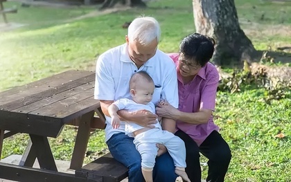 Trẻ có 2 độ tuổi cực QUAN TRỌNG: Ông bà tốt nhất KHÔNG NÊN chăm sóc cháu giai đoạn này!