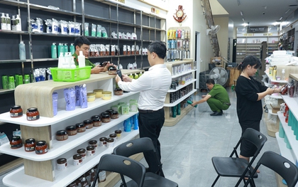 Hàng tấn mỹ phẩm không rõ nguồn gốc vừa phát hiện ở cửa hàng Kim Anh: 2.900 sản phẩm, 43 loại nhãn hàng