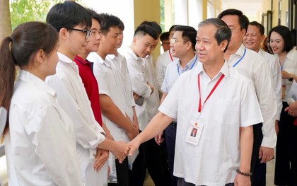 Bộ trưởng Nguyễn Kim Sơn chúc thí sinh cả nước "vượt vũ môn" thành công