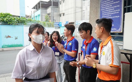 Thi tốt nghiệp THPT 2025: Một thí sinh đau bụng đi cấp cứu được xét đặc cách tốt nghiệp