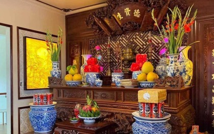 Nhà giàu đặt bình hoa bên trái bàn thờ, đây là "mẹo phong thuỷ" cực khôn ngoan
