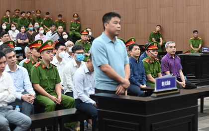 Chủ tịch Tập đoàn Phúc Sơn bật khóc trước toà: Ám ảnh với cái nghèo, có tiền là đem đi thiện nguyện