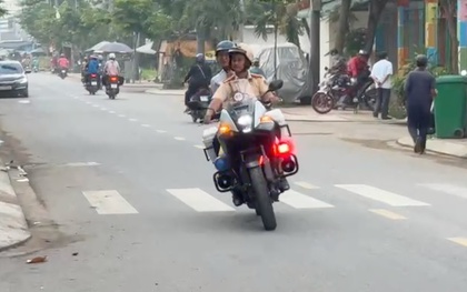 Quên CCCD, thí sinh được CSGT TP.HCM hỗ trợ về nhà lấy kịp thời