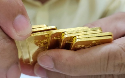 Vàng liên tục giảm giá, kim loại quý đã hết hấp dẫn?