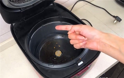 Trên nồi cơm điện có 4 nơi dễ “giấu” chất gây ung thư, côn trùng, nguy cơ cháy nổ nhưng ít ai để ý