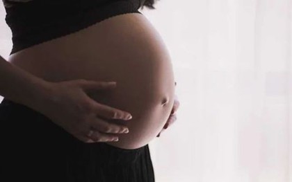 Sinh con tại bệnh viện, sản phụ bị y tá bôi nhầm axit lên bụng