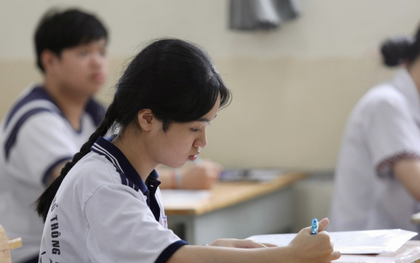 Bức thư của bà mẹ đơn thân nuôi 2 con gửi các phụ huynh: Chúng ta mong mỏi vòng nguyệt quế trên đầu con, bất chấp sức khoẻ, tính mạng của chúng…