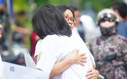 Đề tiếng Anh tốt nghiệp khó như thi IELTS: Học sinh "khóc thét", chuyên gia nói gì?