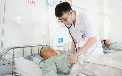 Chạy marathon, 2 người đàn ông nhập viện cấp cứu