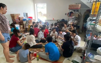 Một gia đình ở Phú Thọ nấu cơm và bố trí chỗ nghỉ miễn phí cho gần 100 thí sinh đi thi và người nhà