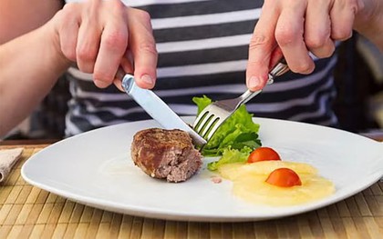 Quy tắc dùng dao nĩa khi ăn đồ Tây