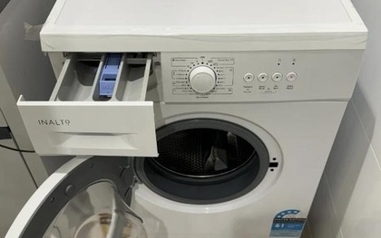 Ngăn kéo nhỏ ở góc bên trái máy giặt: Rất dễ dùng, đáng tiếc 80% người mắc lỗi sai bảo sao quần áo không thơm