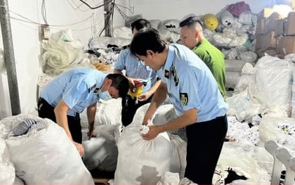 Giày Adidas, Nike, Puma giả, giá vài trăm nghìn một đôi bán khắp nơi ở TP.HCM