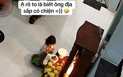 Nghe tiếng con gái "Ạ" một cái rõ to, mẹ bé đoán ngay sắp có chuyện xảy ra với... ông địa