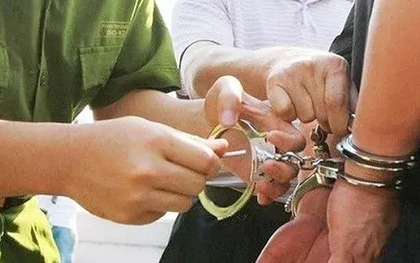 Nhận hối lộ một bộ bàn ghế, cựu trưởng công an huyện ở Thanh Hóa bị khởi tố