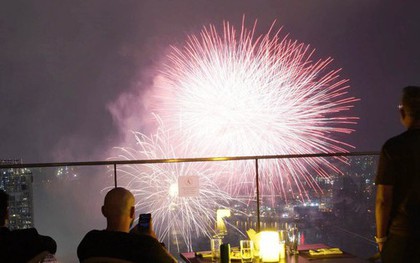 Đội Việt Nam và Ba Lan cùng vẽ nên "bản giao hưởng" pháo hoa trên bầu trời Đà Nẵng