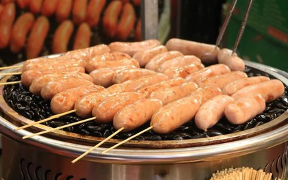 Nhận biết thịt lợn bẩn núp bóng giò chả, xúc xích: Coi chừng rước độc vào người
