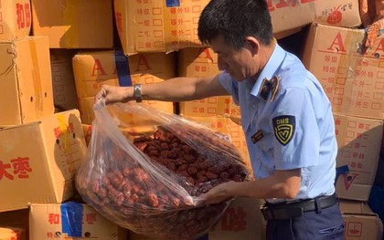 Cận cảnh hơn 4 tấn táo đỏ khô nhập lậu trong kho hàng ở Hà Đông: Buộc tiêu huỷ toàn bộ!