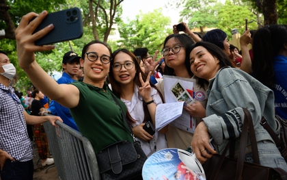 Sĩ tử đi thi thời nay: Sướng!