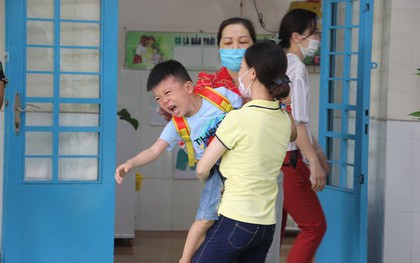 Không cần "soi" camera thường xuyên, chỉ cần hỏi trẻ 7 câu này để xác định con có đang được AN TOÀN hay không