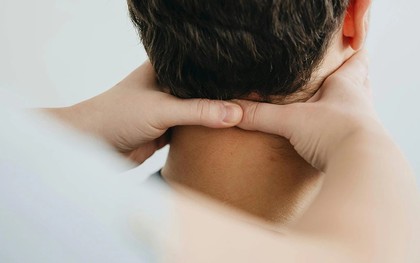 Nhồi máu não sau khi đi massage cổ - vai - gáy, chàng trai 27 tuổi nhập viện khẩn cấp