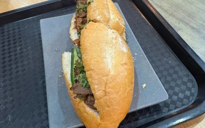 Hành khách than trời về ổ bánh mì 208.000 đồng ở sân bay Nội Bài, Cục Hàng không nói gì?