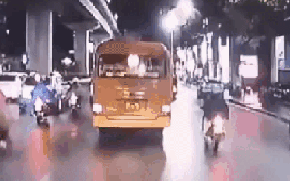 Hà Nội: Cô gái trẻ tử vong thương tâm sau va chạm với xe khách trên đường Trần Phú