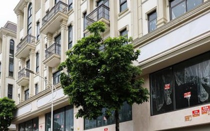 Shophouse giá chục tỷ đóng cửa im ỉm, hóa 'phố không người' trên đất vàng Hà Nội