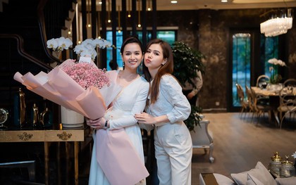 Soi chuyện con cái của cặp bạn thân là phú bà VBiz, phát hiện điểm chung thú vị: Đã giàu sụ còn dạy con khéo thế này