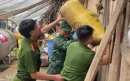 Công an Lào Cai căng mình di dời người và tài sản của người dân khỏi vùng sạt lở