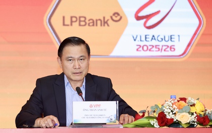 Sếp VPF thẳng thắn chê trọng tài V.League: “Một số người phụ thuộc nhiều vào VAR, thiếu chủ động”