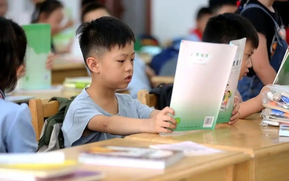 5 câu nói cha mẹ EQ thấp hay buông nơi đông người - Bảo sao con càng lớn càng rụt rè, tự ti
