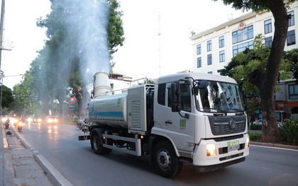 Cận cảnh "pháo xa sương mù" hoạt động trên các tuyến phố Hà Nội