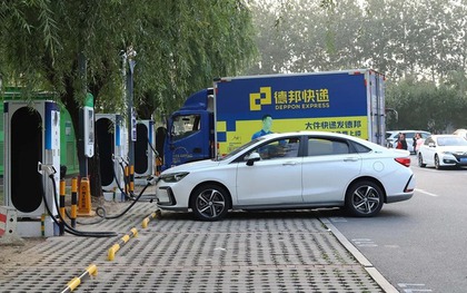 Trung Quốc xây dựng mạng lưới trạm sạc xe điện lớn nhất thế giới thế nào?