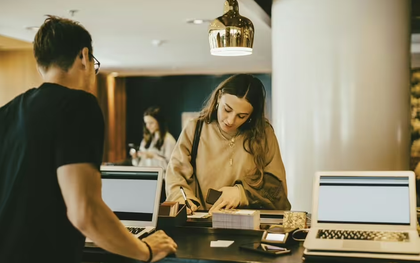 Chuyên gia khuyên: Đi du lịch hãy LÀM ĐIỀU NÀY NGAY khi nhận phòng khách sạn